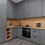 Cozy With Air Conditioning Close To The Center In By Renters
