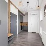 Cozy With Air Conditioning Close To The Center In By Renters *