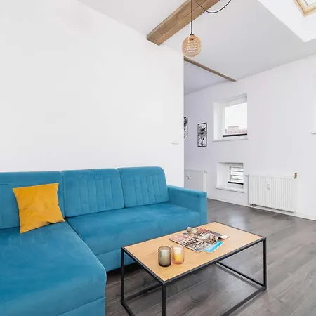 Lägenhet Cozy With Air Conditioning Close To The Center In By Renters *