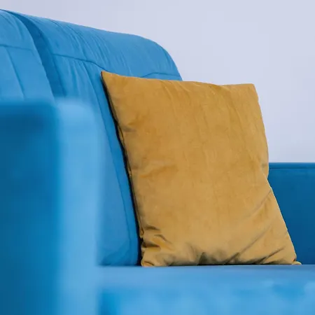 Lägenhet Cozy With Air Conditioning Close To The Center In By Renters