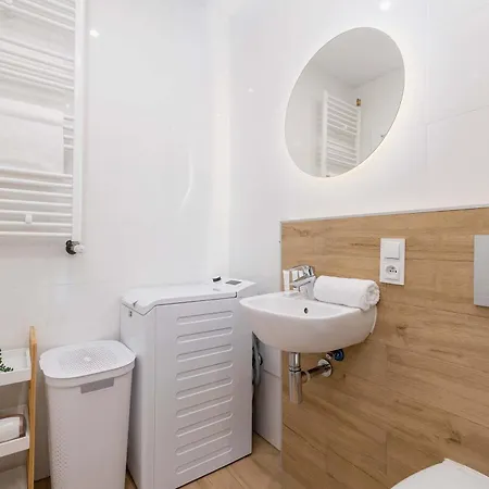 Lägenhet Cozy With Air Conditioning Close To The Center In By Renters Katowice