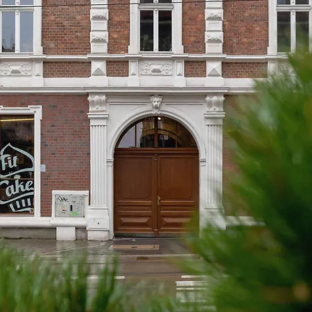 Cozy With Air Conditioning Close To The Center In By Renters Lägenhet