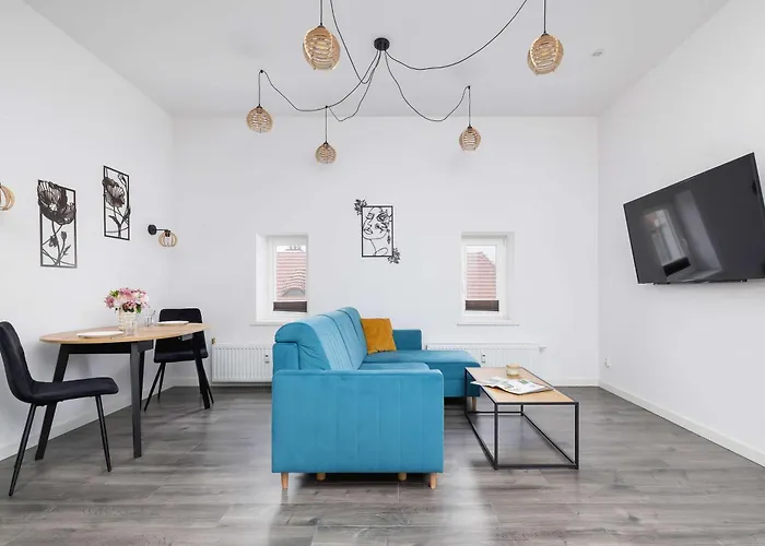 Cozy With Air Conditioning Close To The Center In By Renters