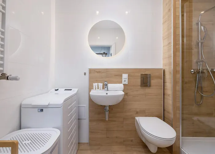 Cozy With Air Conditioning Close To The Center In By Renters *