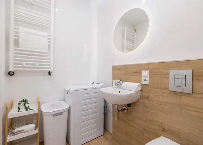 Apartment Cozy With Air Conditioning Close To The Center In By Renters Kattowitz