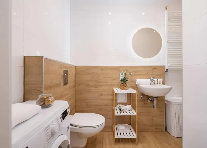 Cozy With Air Conditioning Close To The Center In By Renters Apartment *