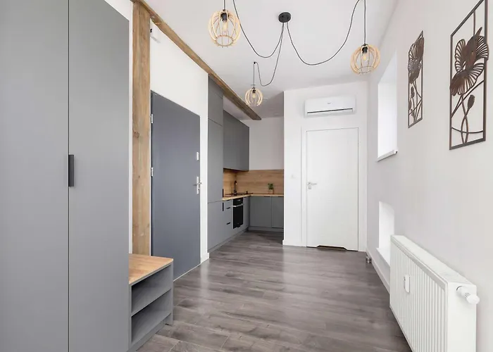 Cozy With Air Conditioning Close To The Center In By Renters *