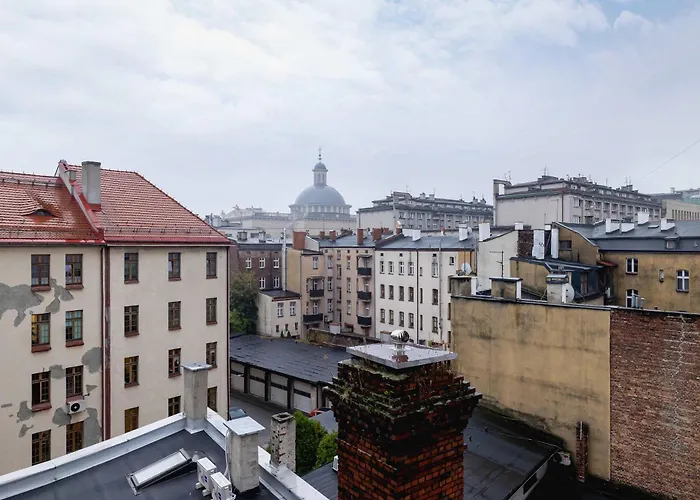 Cozy With Air Conditioning Close To The Center In By Renters Apartment *