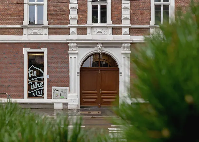 Cozy With Air Conditioning Close To The Center In By Renters Apartment